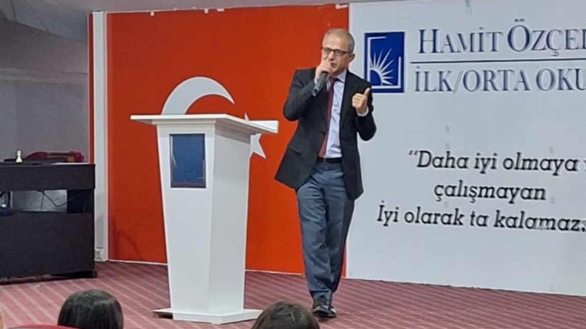 Hamit Özçelik ilk/ortaokulunda ÇEDES  kapsamında  Alanya İlçe Müftülüğu  tarafından İYİ AHLAK temalı sunum yapılmıştır.